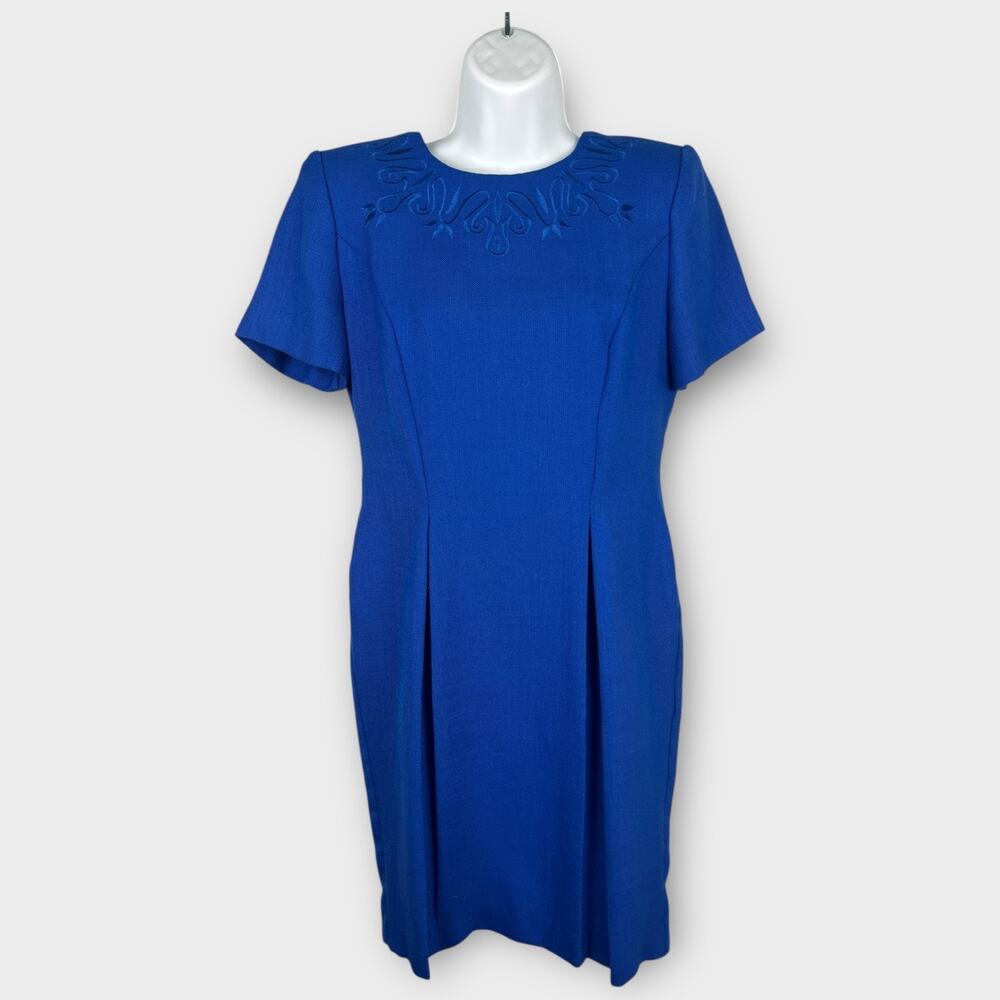 Petite Sophisticate Blue Woven Shift Embroidered Neckline Career Dress‎ Size 8